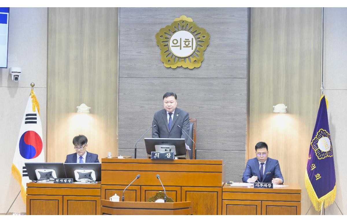 제301회 순창군의회 임시회 개회 첨부이미지 : 임시회 개회(손종석 의장).jpg