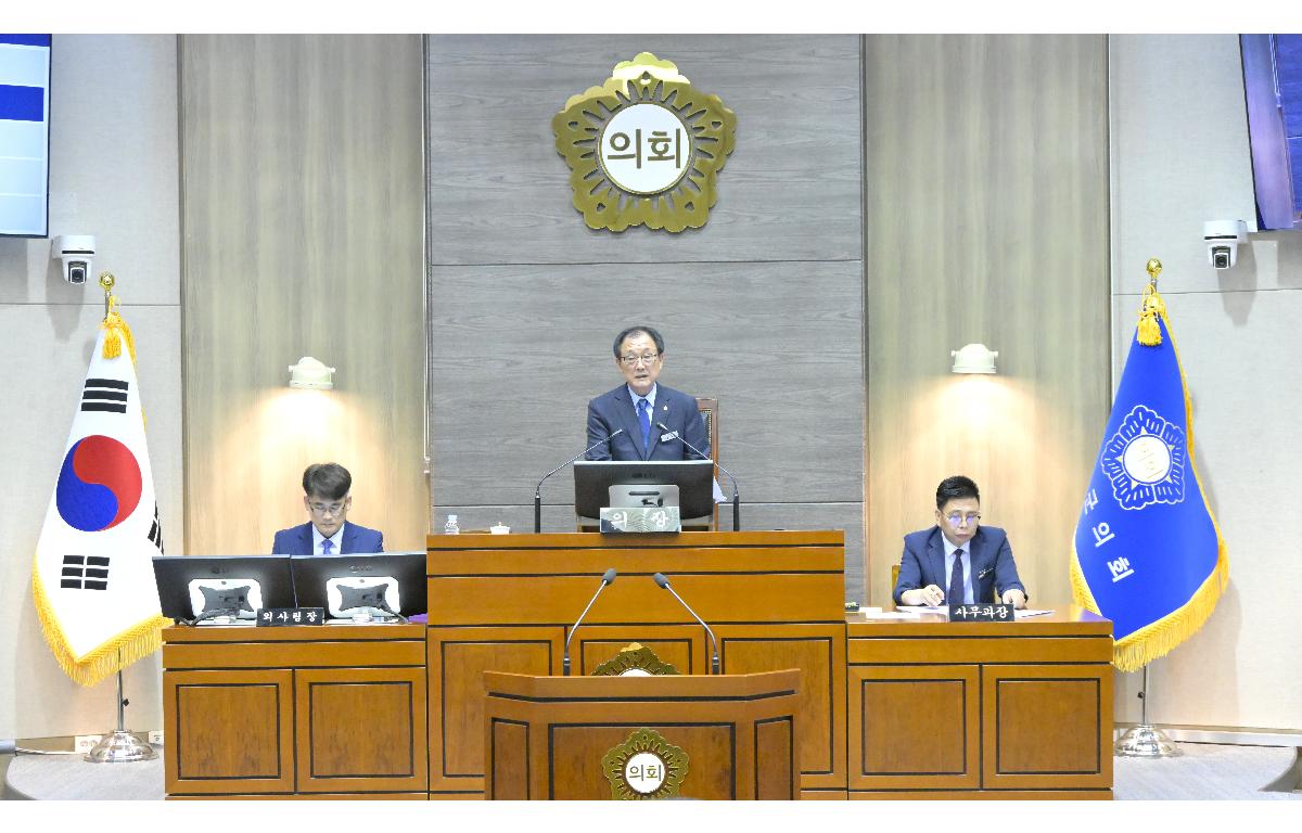 제304회 순창군의회 임시회 개회 첨부이미지 : 1. 임시회 개회(오수환 의장).jpg