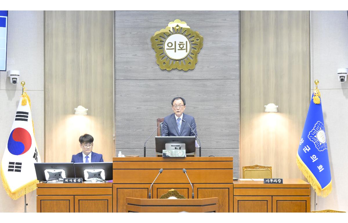 제303회 순창군의회 임시회 개회 첨부이미지 : 의장(오수환의원).jpg