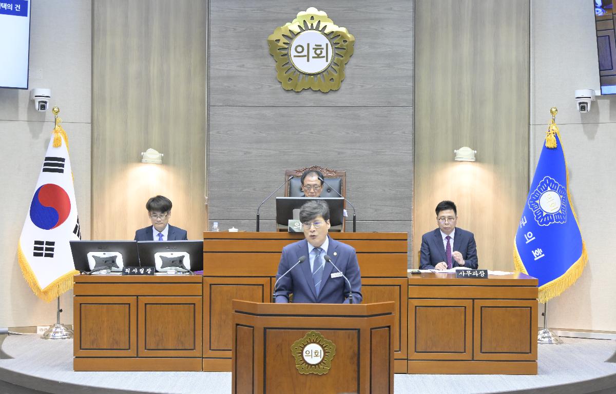 제305회 순창군의회 임시회 폐회 첨부이미지 : 실태조사위원장(이성용의원).jpg