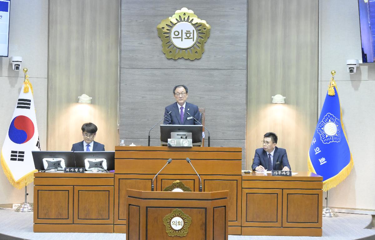 제305회 순창군의회 임시회 개회 첨부이미지 : 1. 사진-임시회개회(오수환의장).jpg