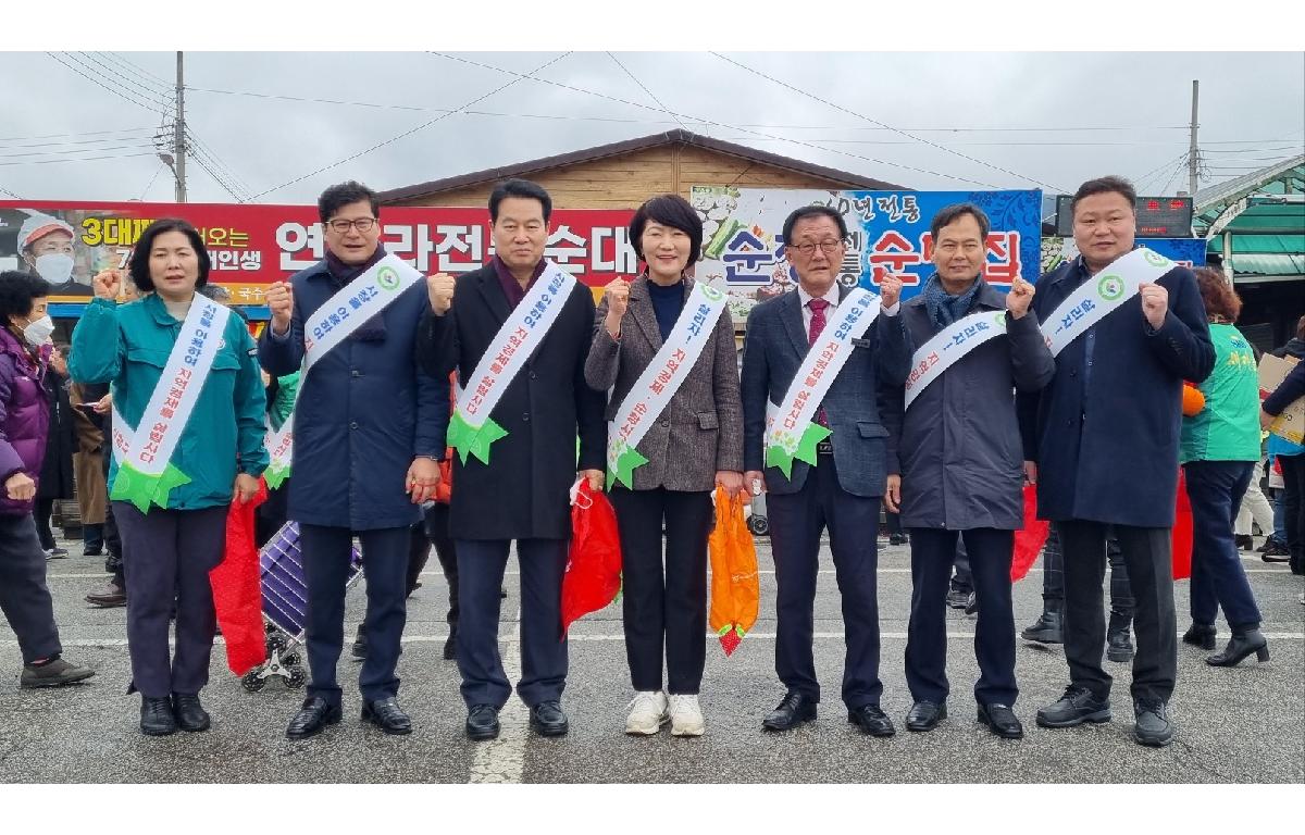 설맞이 전통시장 장보기 행사 첨부이미지 : 설맞이 전통시장 장보기 행사(2024.2.6).jpg