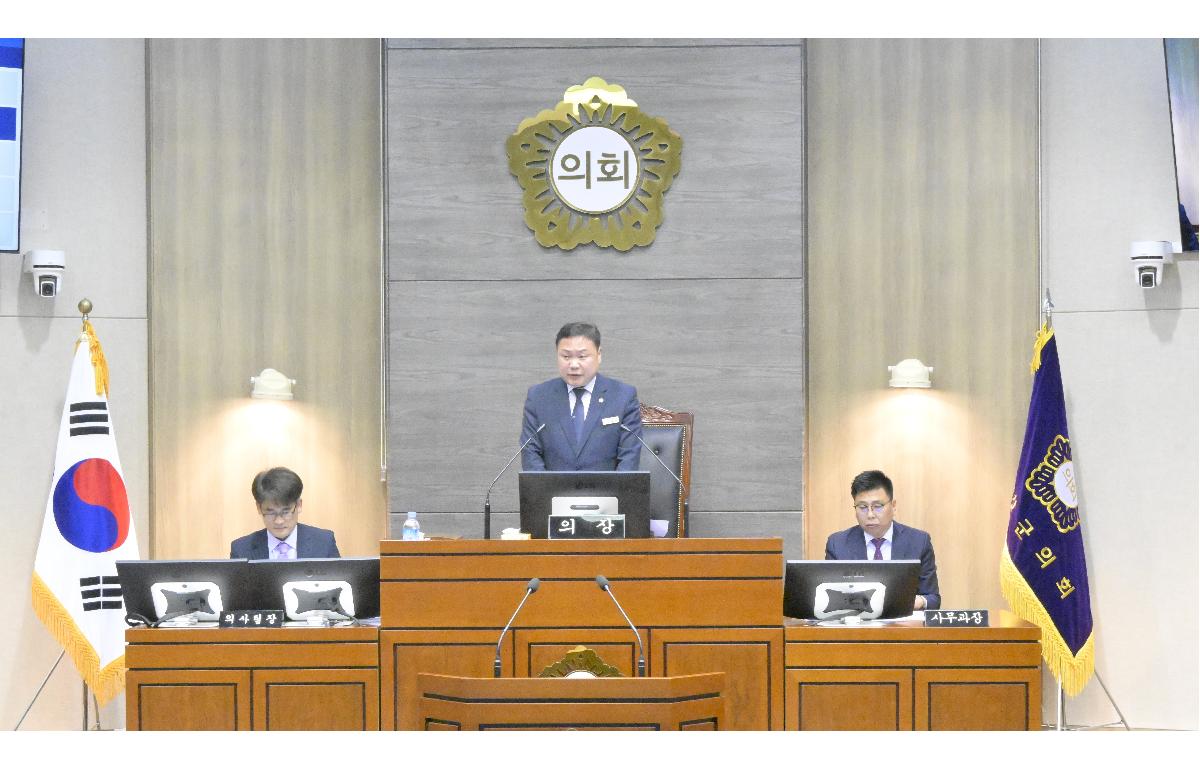 제293회 순창군의회 임시회 개회 첨부이미지 : 임시회개회(손종석의장)1.jpg