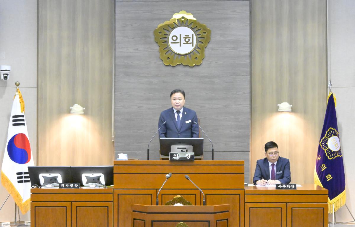 제297회 순창군의회 제2차 정례회 개회 첨부이미지 : 사진-정례회 개회(손종석 의장).jpg